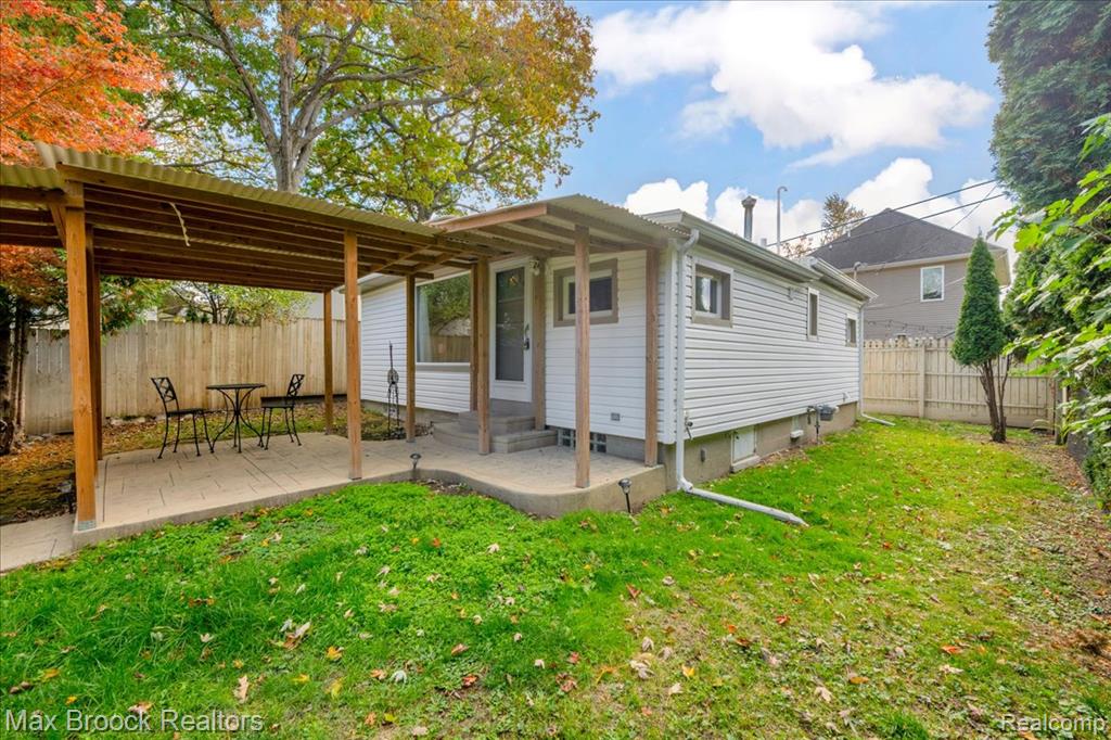 3087 Brock Street, Keego Harbor, MI 48320 — Photo 16