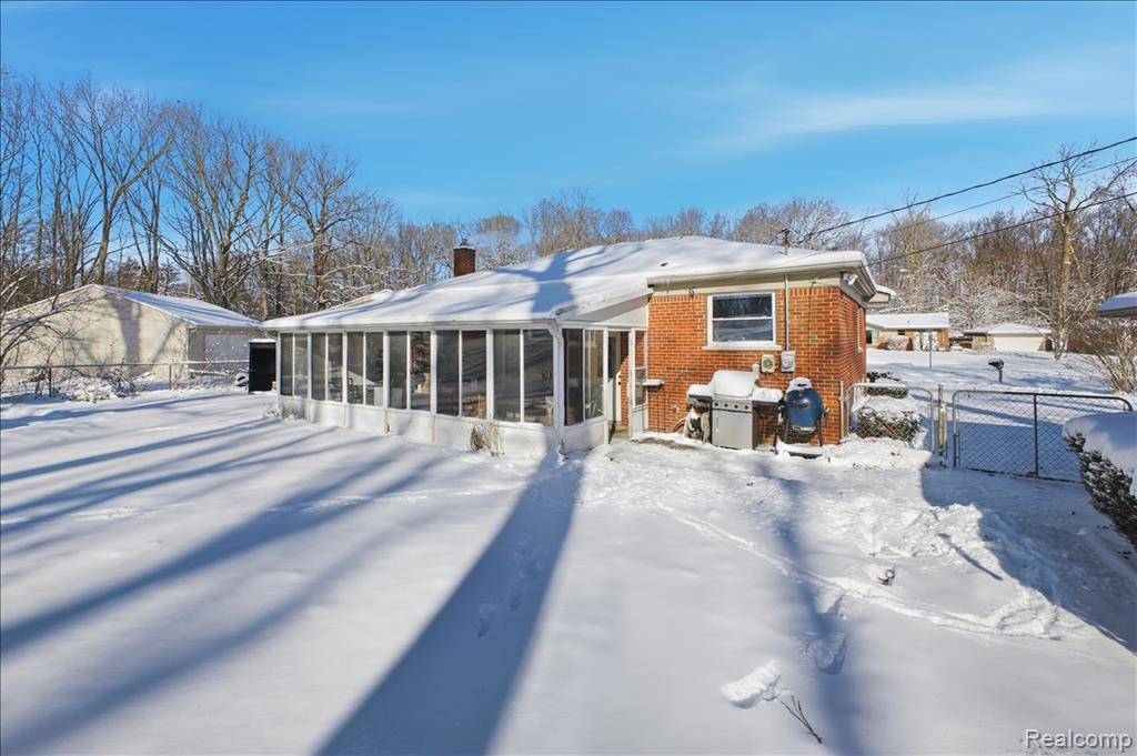 523 Tilmor Drive, Waterford, MI 48328 — Photo 35