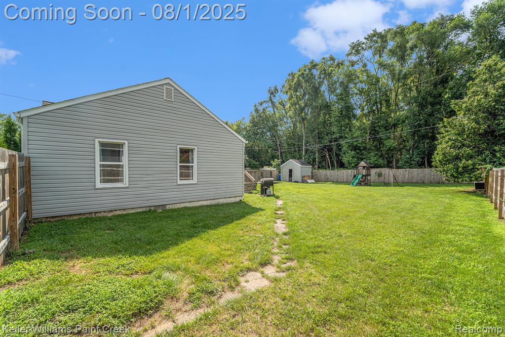 4135 Fenmore Avenue, Waterford, MI 48328 — Photo 24