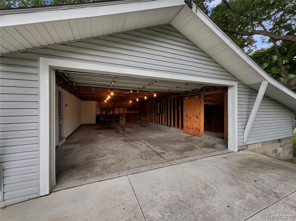 26018 Whipple Street, Novi, MI — Photo 11