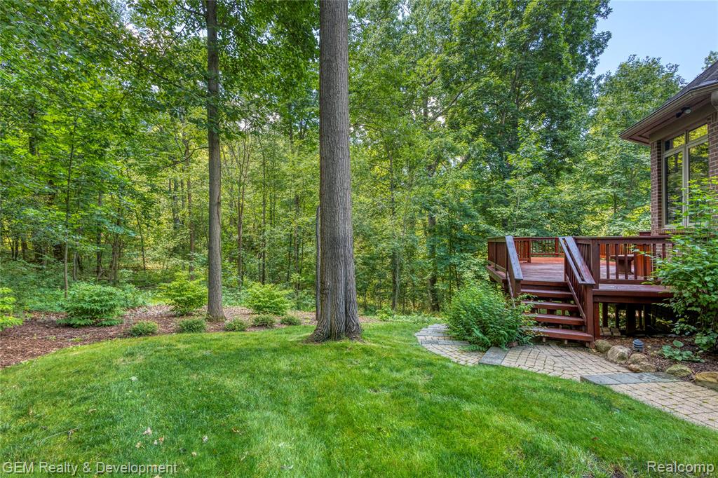 9054 Green Hickory Lane, Fenton, MI 48430 — Photo 60