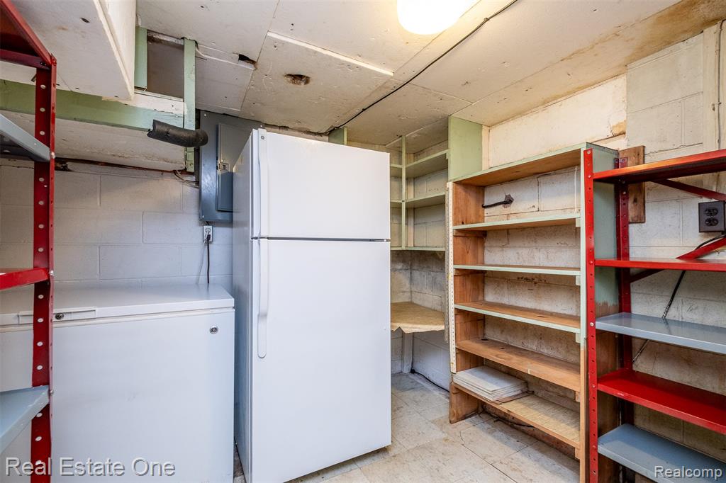 4217 Carmanwood Drive, Flint, MI 48507 — Photo 33