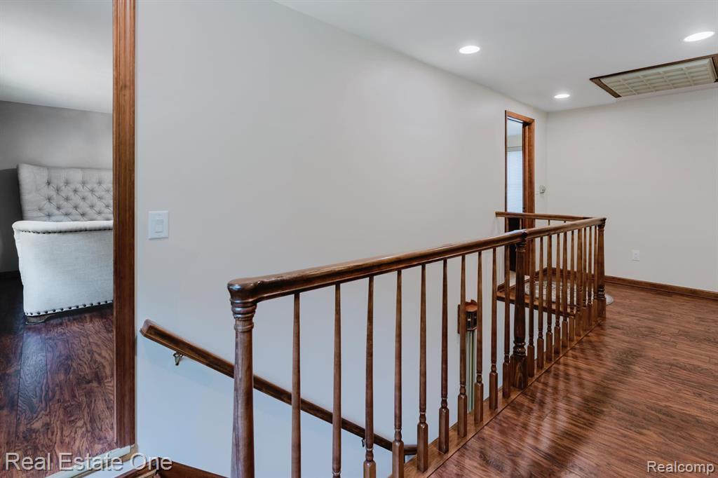 454 Lesdale Drive, Troy, MI 48085 — Photo 22