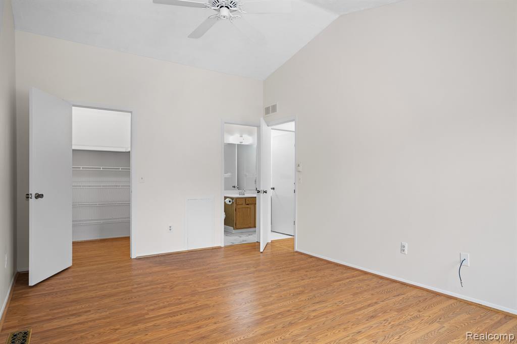 381 NEPTUNE Drive, Walled Lake, MI 48390 — Photo 15