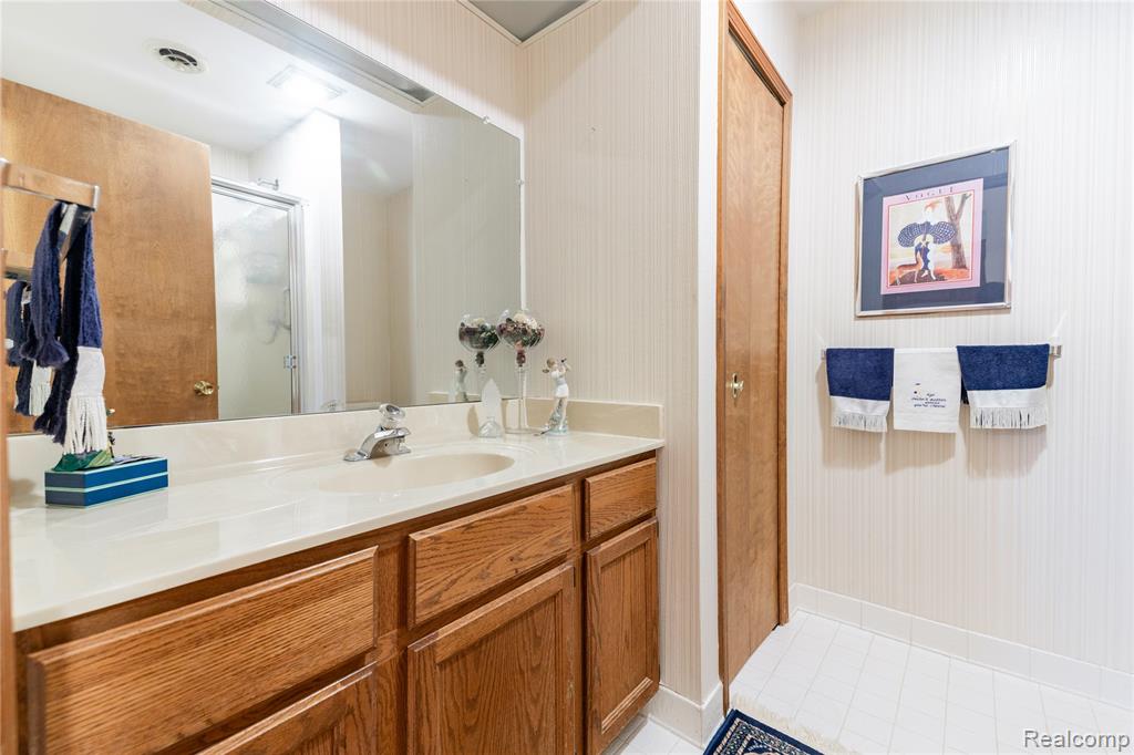 8597 Mathias Drive, 43, Grosse Ile, MI 48138 — Photo 20