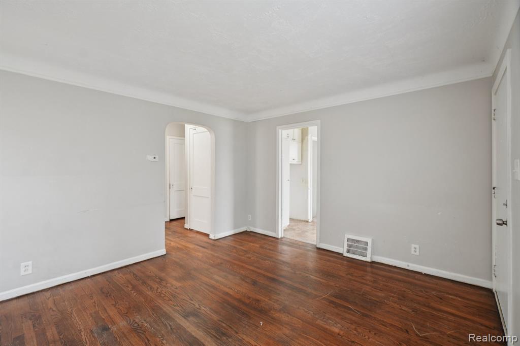 19717 Kenosha Street, Harper Woods, MI 48225 — Photo 11