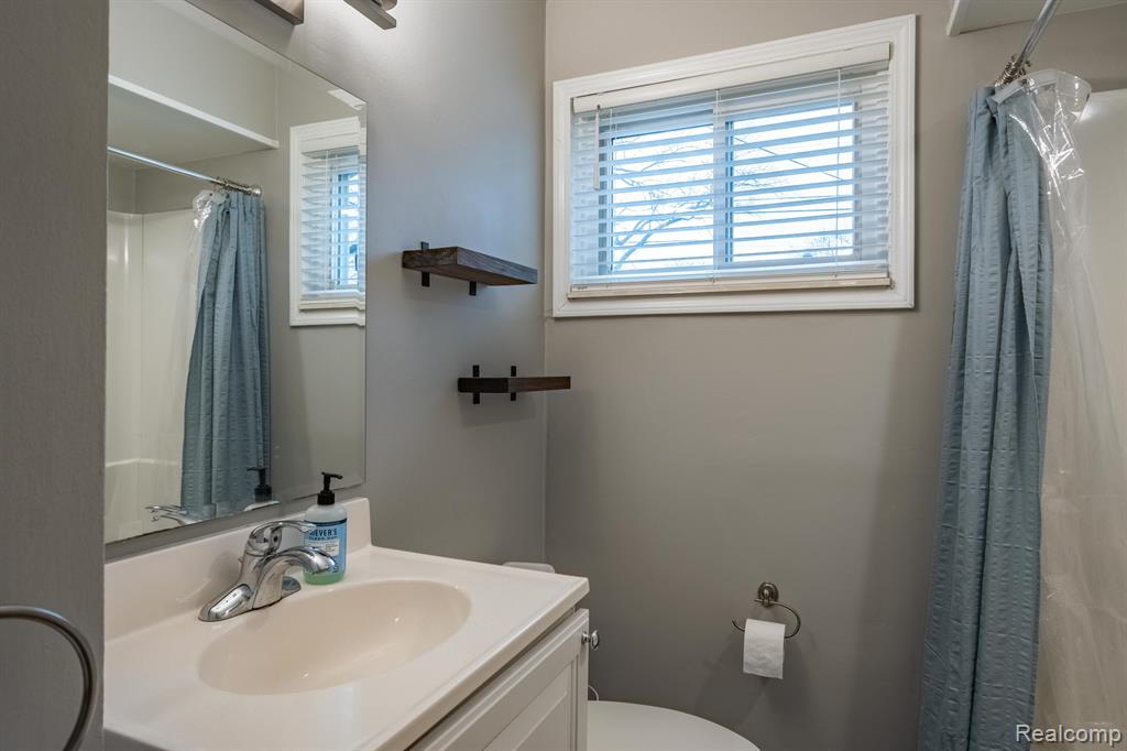 715 N DORCHESTER Avenue, Royal Oak, MI 48067 — Photo 21