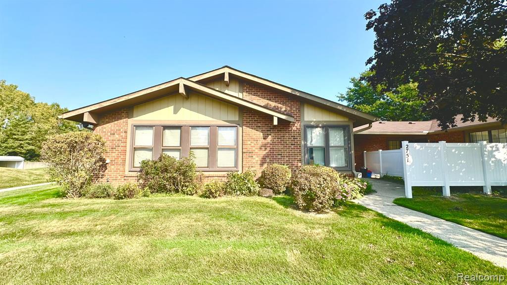 2751 ROUNDTREE Drive, Troy, MI 48083 — front exterior