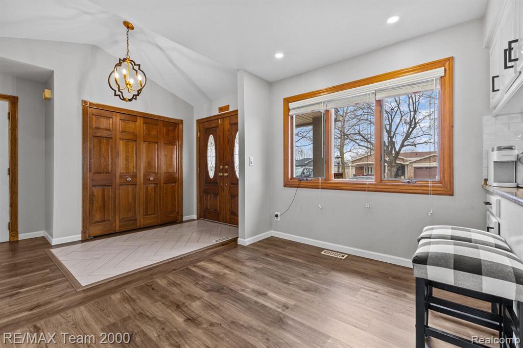 708 DOVER Street, Dearborn Heights, MI 48127 — Photo 12