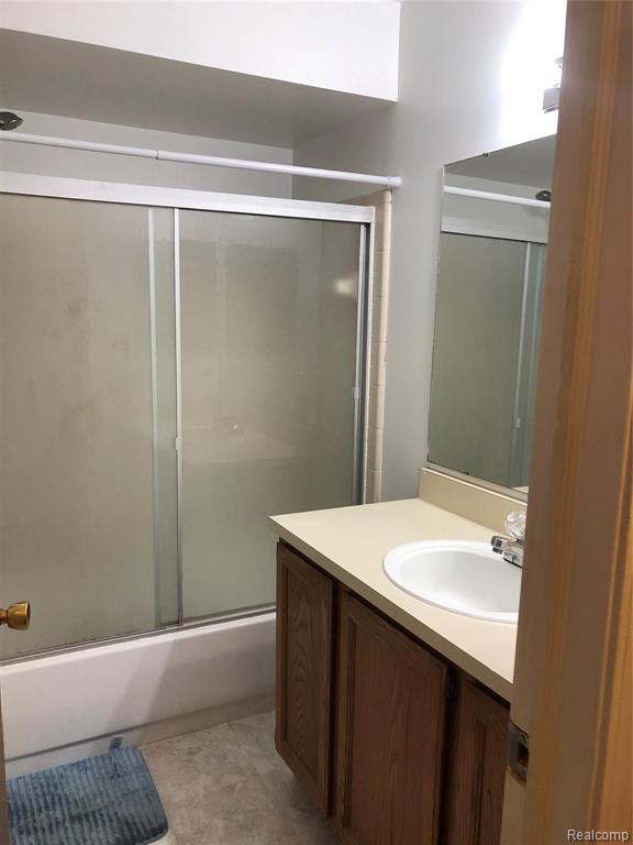 35471 HICKORY WOODS DR, Clinton Twp, MI 48035 — Photo 17