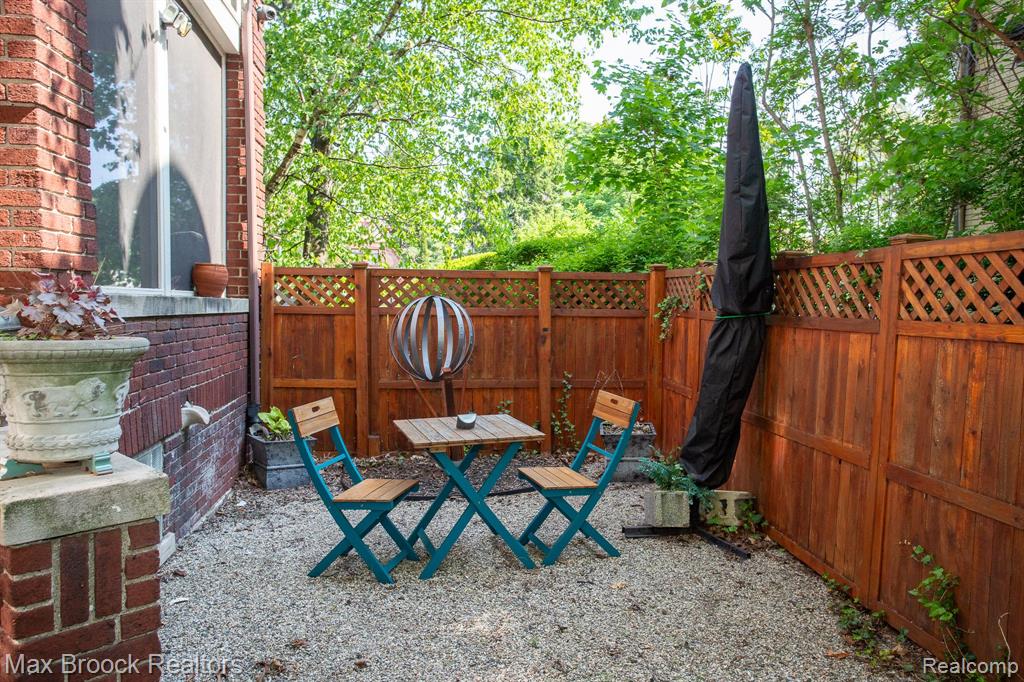 736 CHICAGO Boulevard, Detroit, MI 48202 — Photo 86