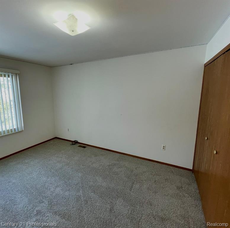 726 Baker Street, Rochester Hills, MI 48307 — Photo 16