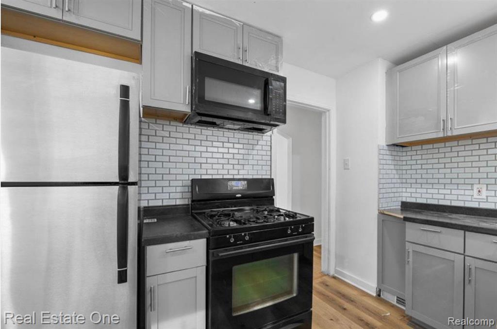 19123 MARGARETA Street - Photo 4