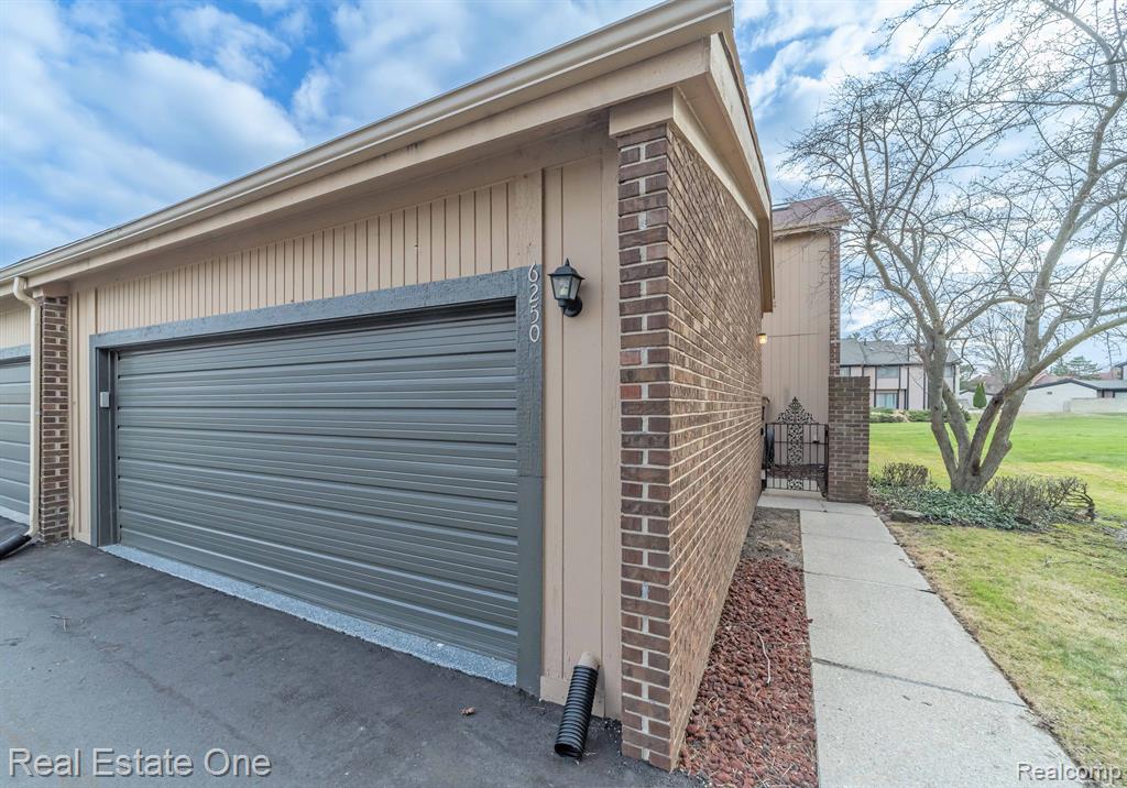 6250 POTOMAC Circle, West Bloomfield, MI — Photo 2