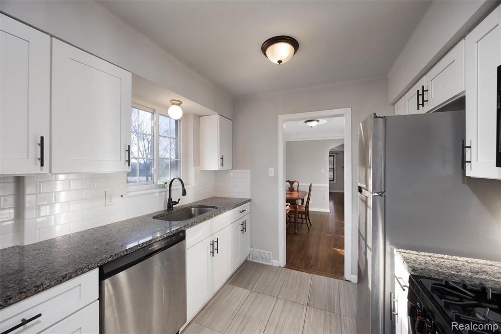 20701 Toles Lane, Grosse Pointe Woods, MI 48236 — Photo 5