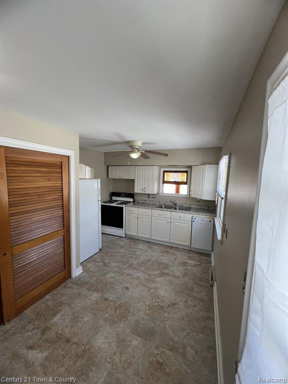 697 E ANNABELLE Avenue, Hazel Park, MI 48030 — Photo 17