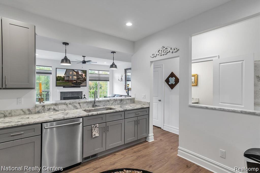 581 VILLAGE Lane, Milford, MI 48381 — Photo 11