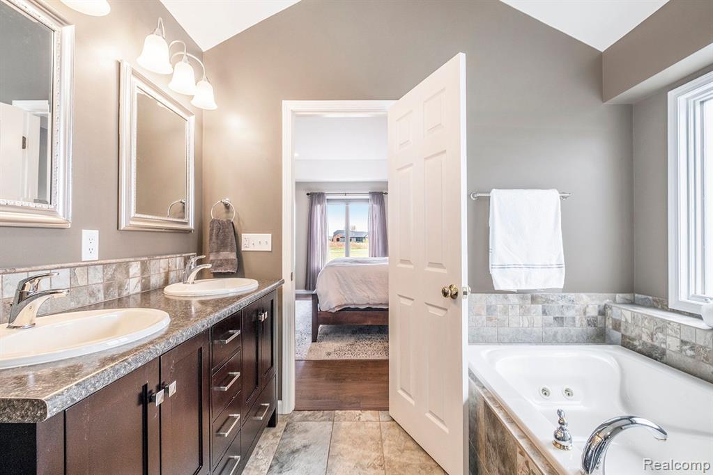 9128 WOODRIDGE Drive, Davison, MI 48423 — Photo 23