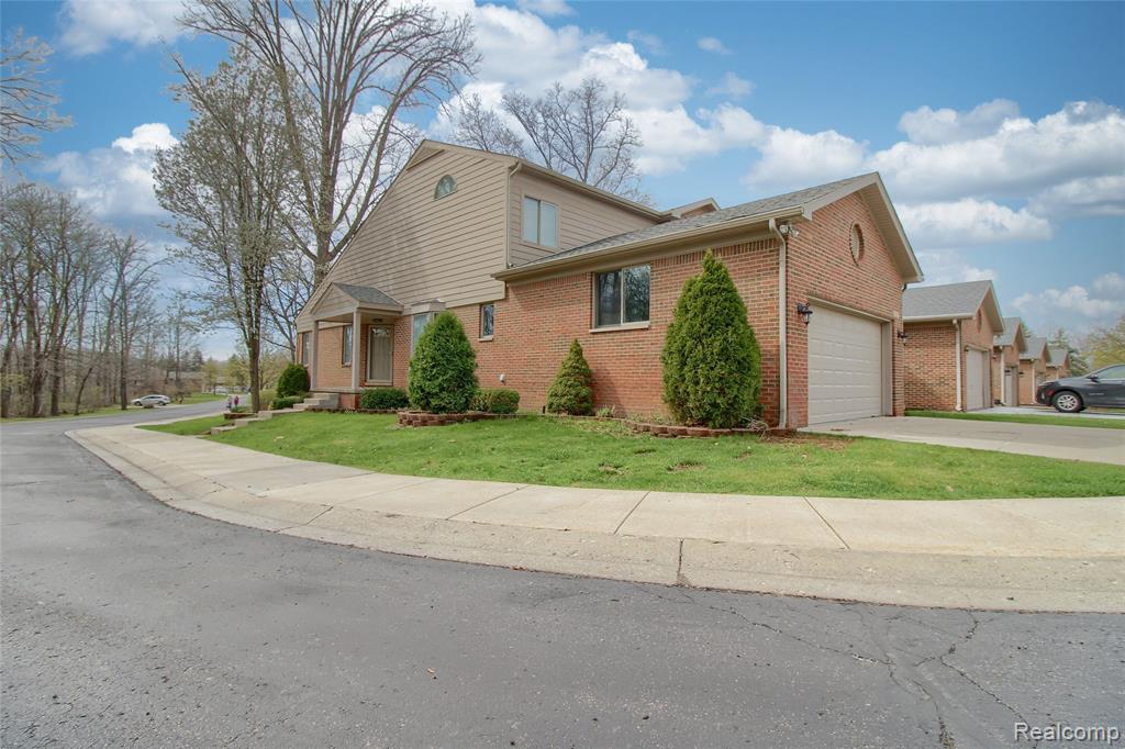 505 Willow Drive, 26, South Lyon, MI 48178 — Photo 2