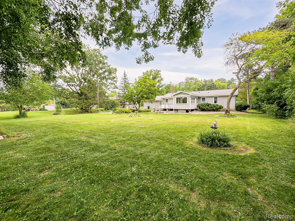 52010 11 Mile Road, South Lyon, MI 48178 — Photo 40