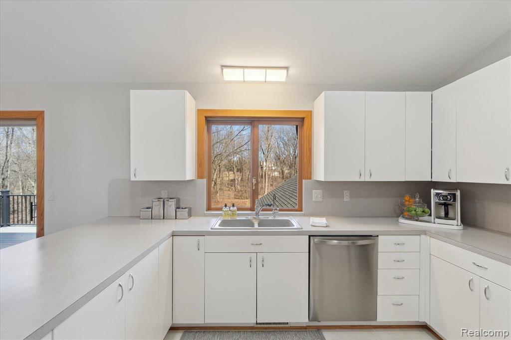 5074 CLARKSTON Road, Clarkston, MI 48348 — Photo 15