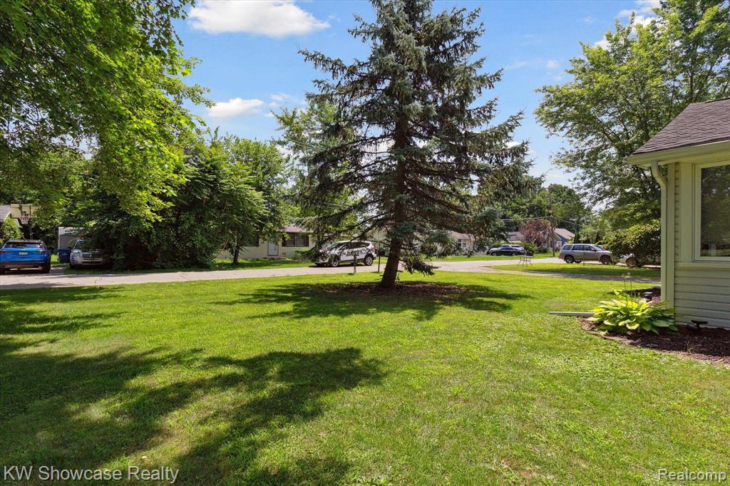 890 FARNSWORTH Road, White Lake, MI — Photo 42