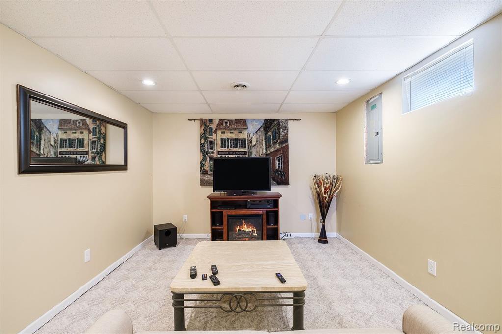 611 HERITAGE Circle, Fenton, MI 48430 — Photo 15