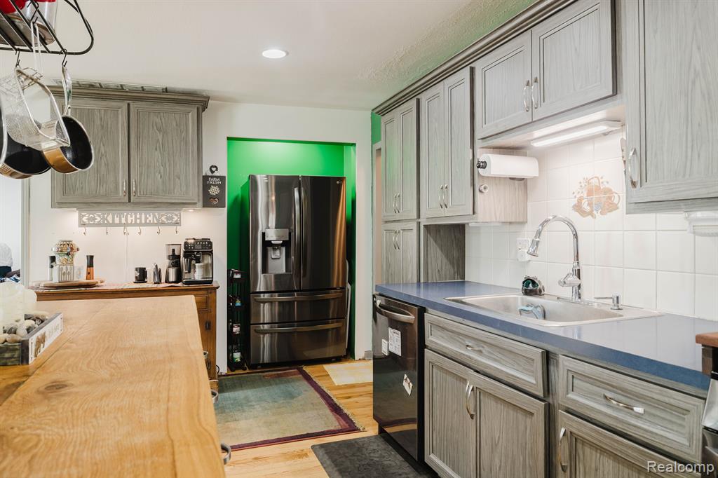 8515 Lake Road, Grosse Ile, MI 48138 — Photo 13