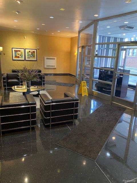8200 E JEFFERSON Avenue, 45/503, Detroit, MI 48214 — Photo 3