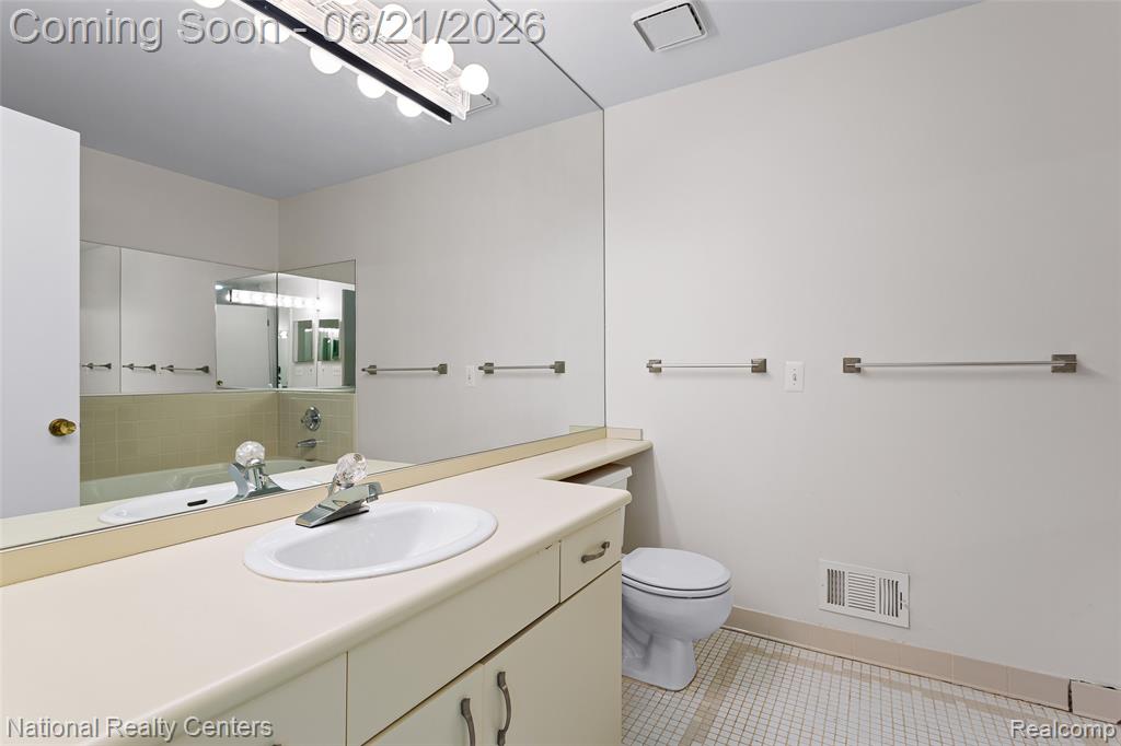 6153 Westbrooke Drive, West Bloomfield, MI — Photo 25