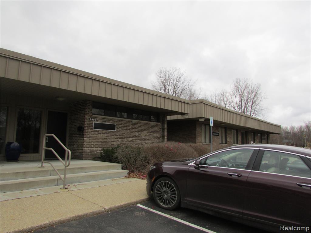 8590 N CANTON CENTER Road, Canton, MI 48187 — Photo 16