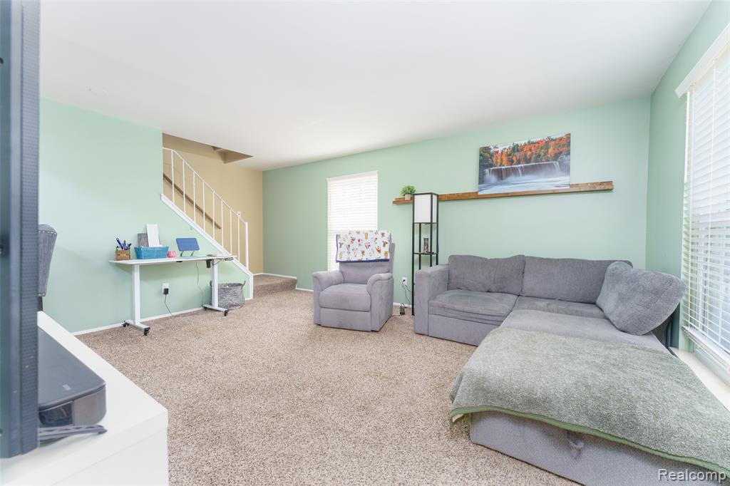 28306 Coventry Court, Trenton, MI 48183 — Photo 2