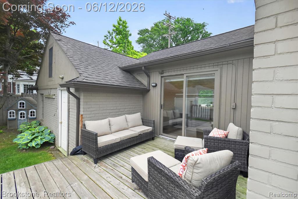8926 Lincoln Drive, Huntington Woods, MI — Photo 48