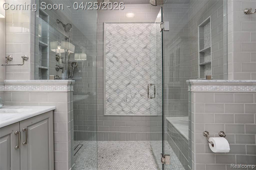 658 Pallister, Detroit, MI 48202 — Photo 35