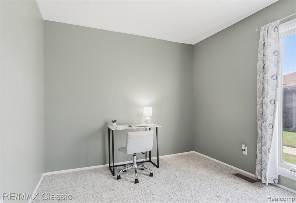 9 Willow Way, Waterford, MI 48328 — Photo 15