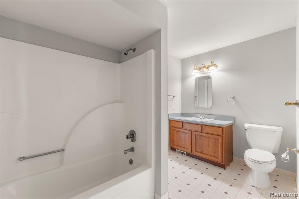 6555 WARREN Road, Ann Arbor, MI 48105 — Photo 50