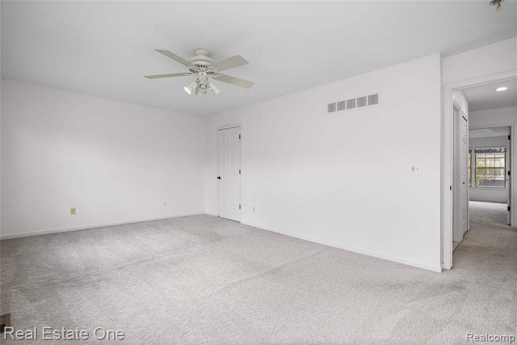 7382 Gateway Drive, West Bloomfield, MI — Photo 35