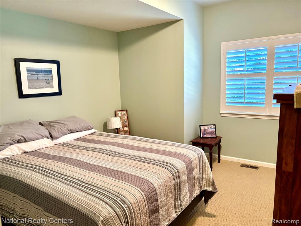 7053 Magnolia Lane, Waterford, MI 48327 — Photo 12