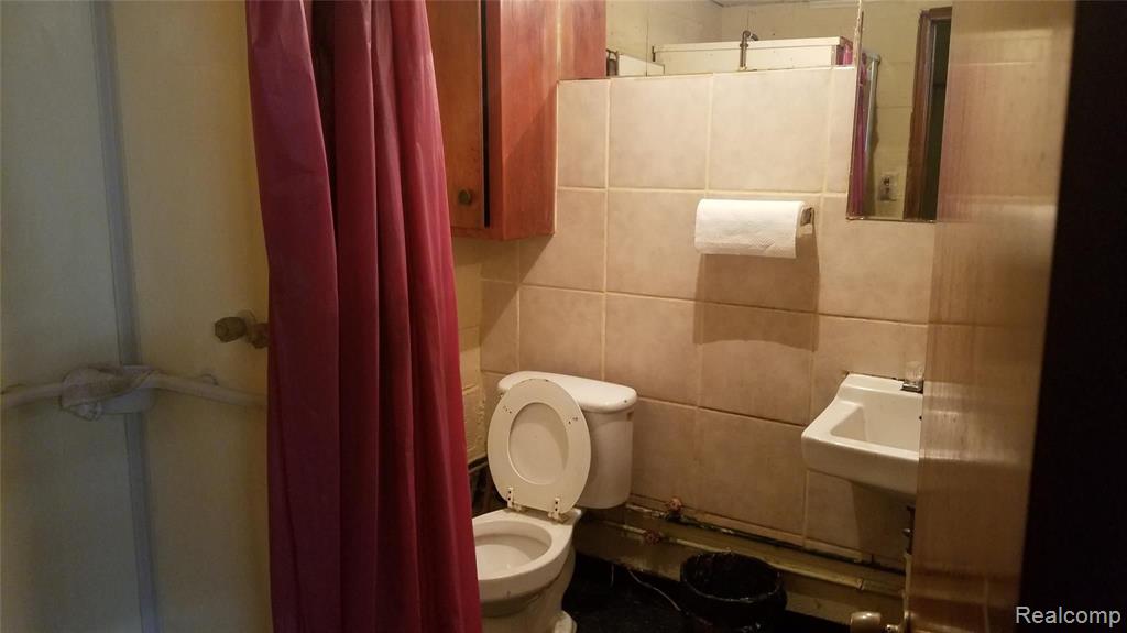 7111 E 7 MILE East Road, Detroit, MI, 48234