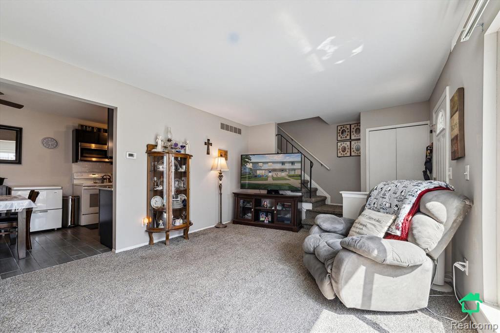 37675 Colonial Drive, Westland, MI — Photo 11