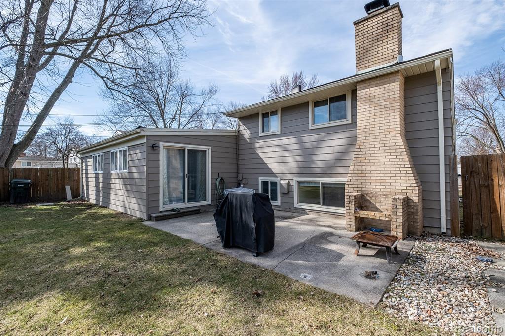 39856 Parklawn Drive, Sterling Heights, MI 48313 — Photo 47