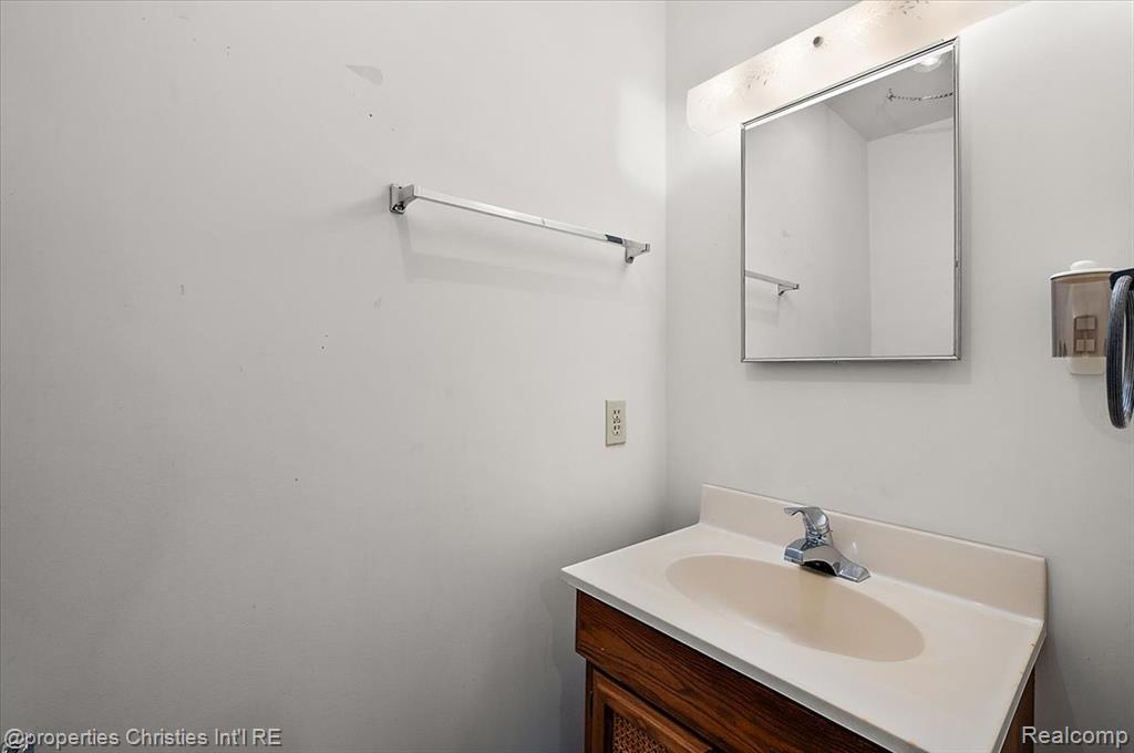 157 E Elmwood, Leonard, MI 48367 — Photo 64