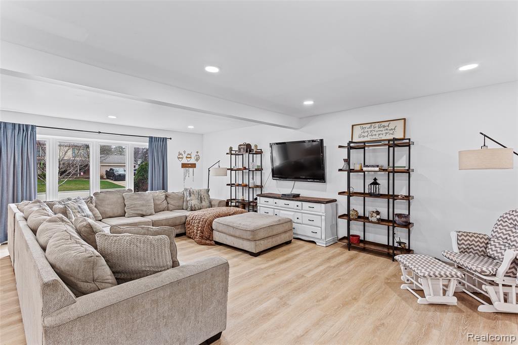 4594 Barcroft Way, Sterling Heights, MI 48310 — Photo 3