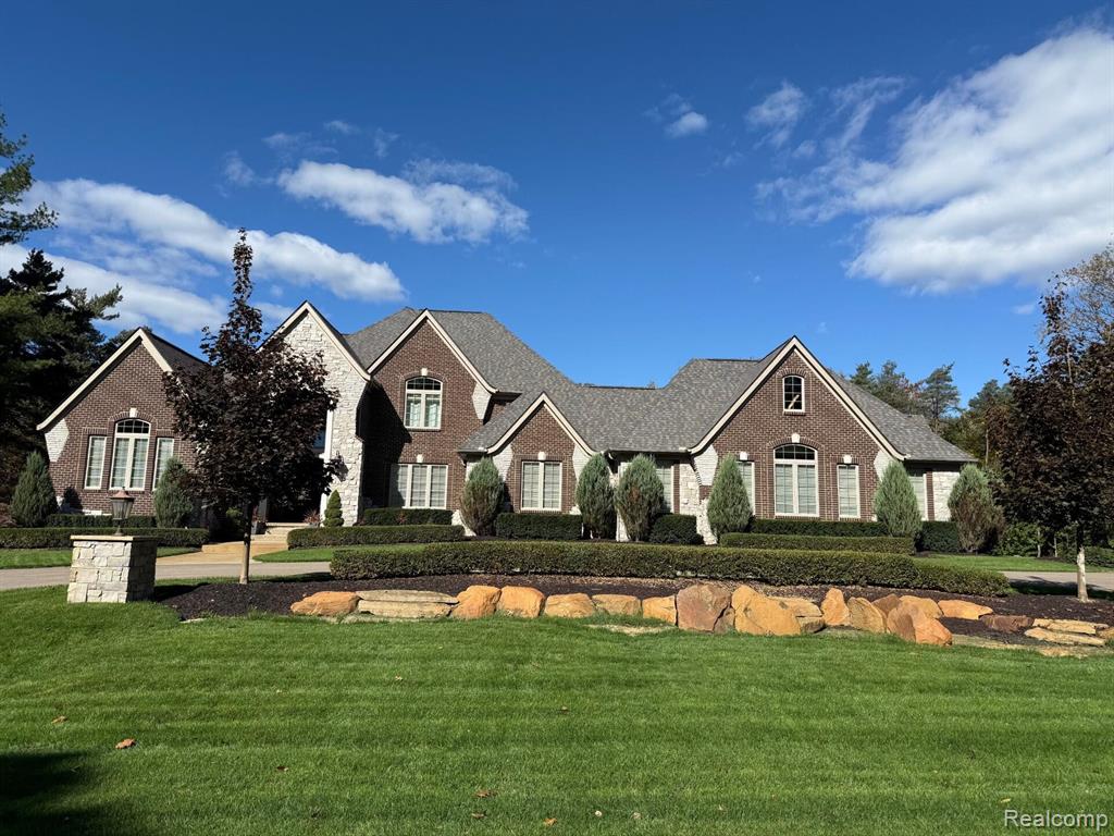 8146 Cotswold Lane, Clawson, MI 48348 — front exterior
