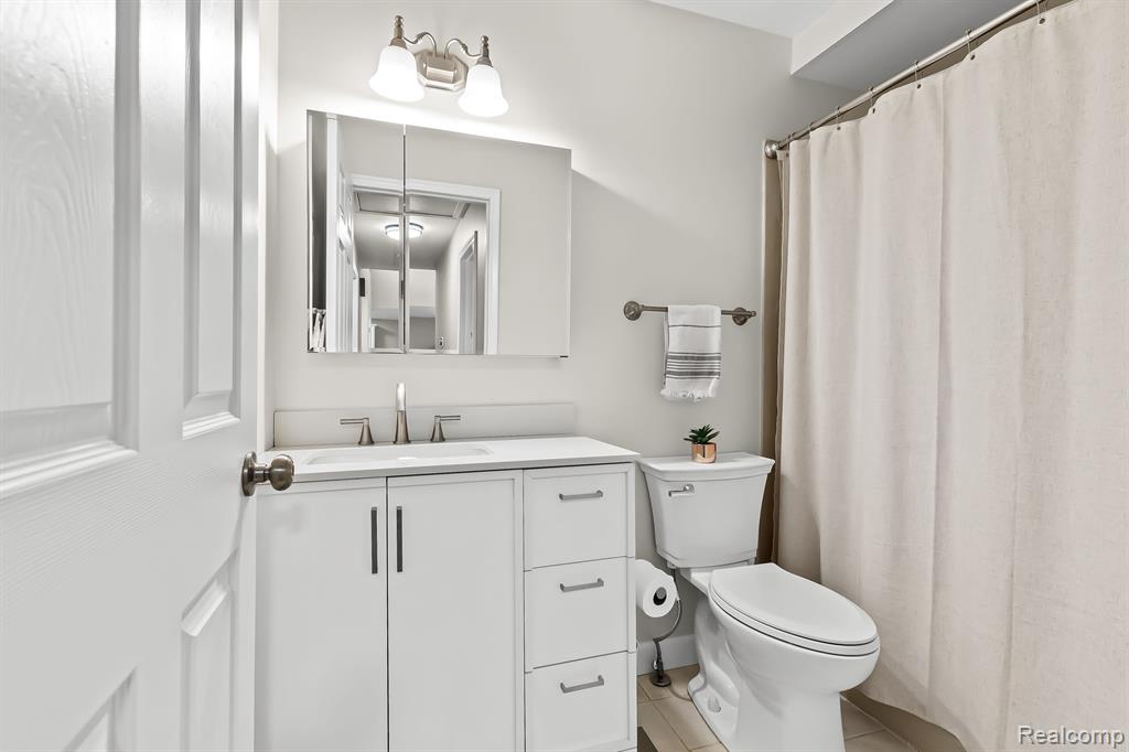 9248 HARTLAND Road, Fenton, MI 48430 — Photo 18