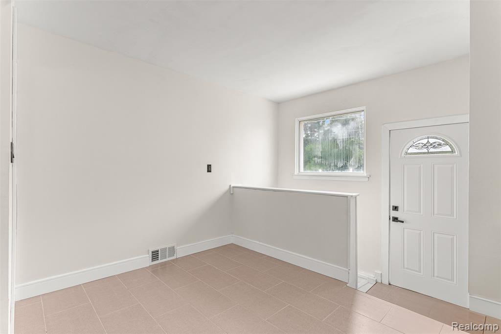6981 Amboy Street, Dearborn Heights, MI 48127 — Photo 9