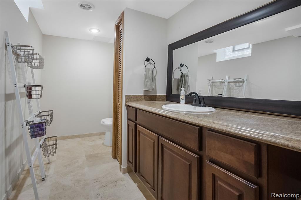 14922 STONEY BROOK Drive W, Shelby, MI 48315 — Photo 44