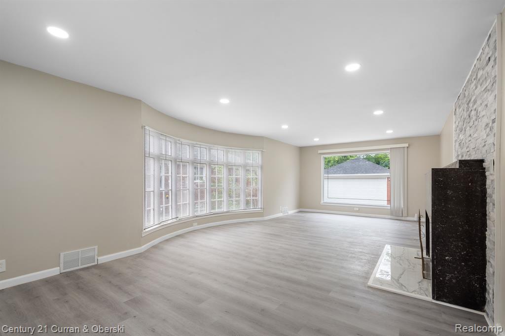 8771 E OUTER Drive, Detroit, MI 48213 — Photo 5