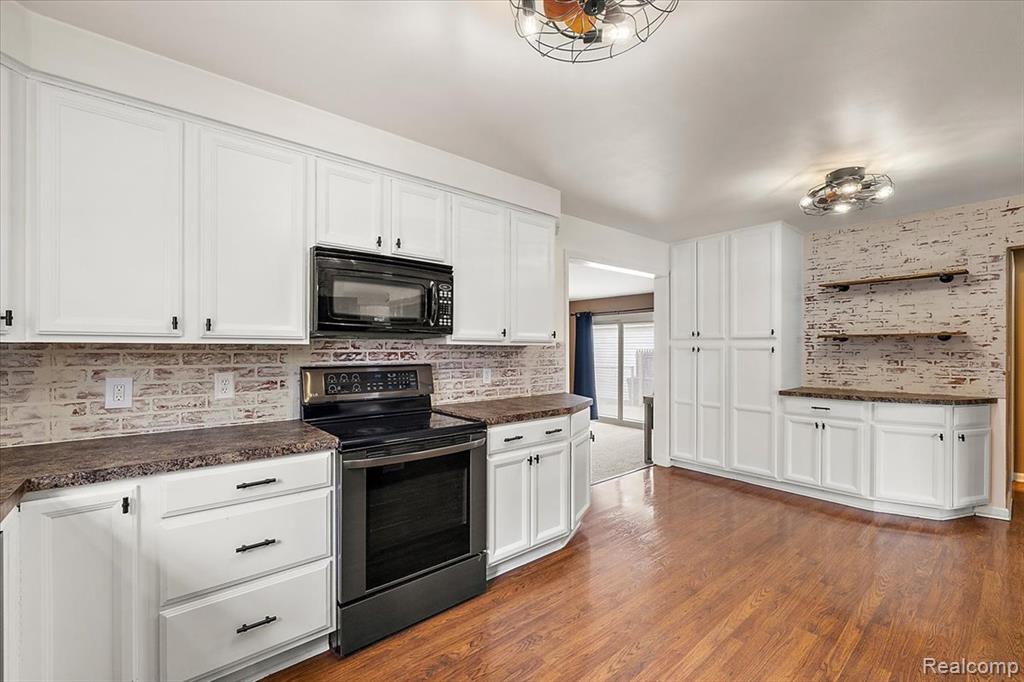9364 Colorado Street, Livonia, MI 48150 — Photo 21