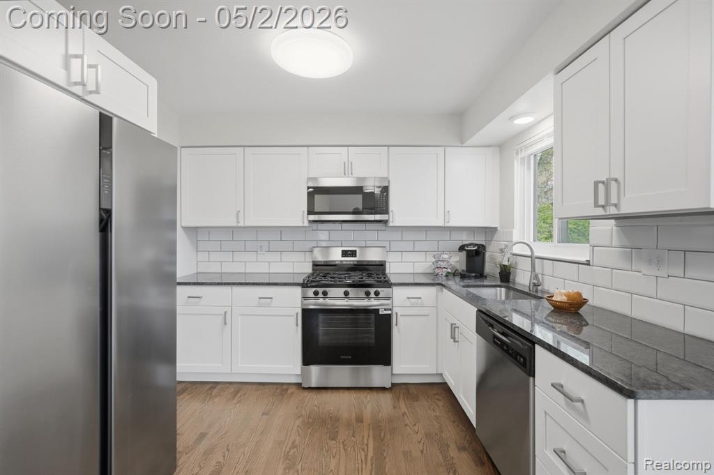 19704 Parkside Street, Saint Clair Shores, MI 48080 — Photo 14